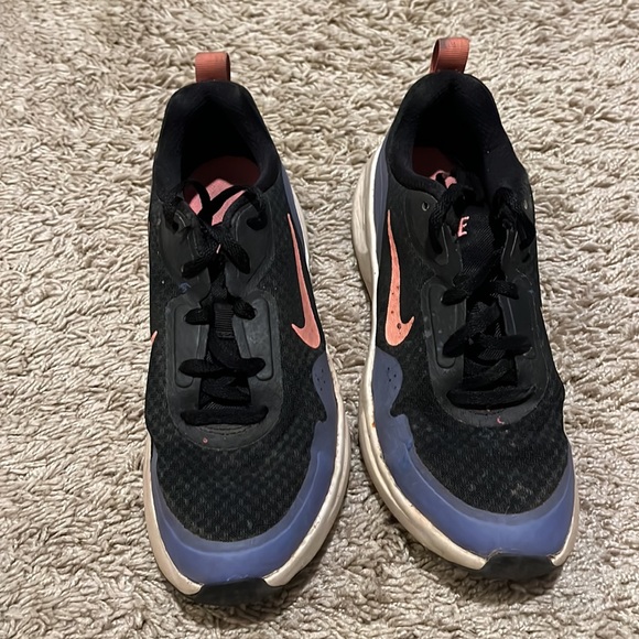 Girls 3.5 Nike sneakers running shoes - Picture 3 of 4